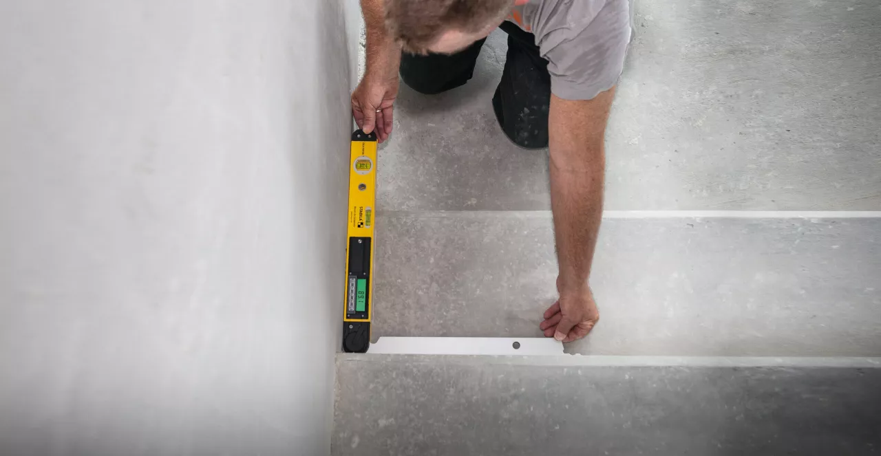 Tech 700 DA digital angle finder